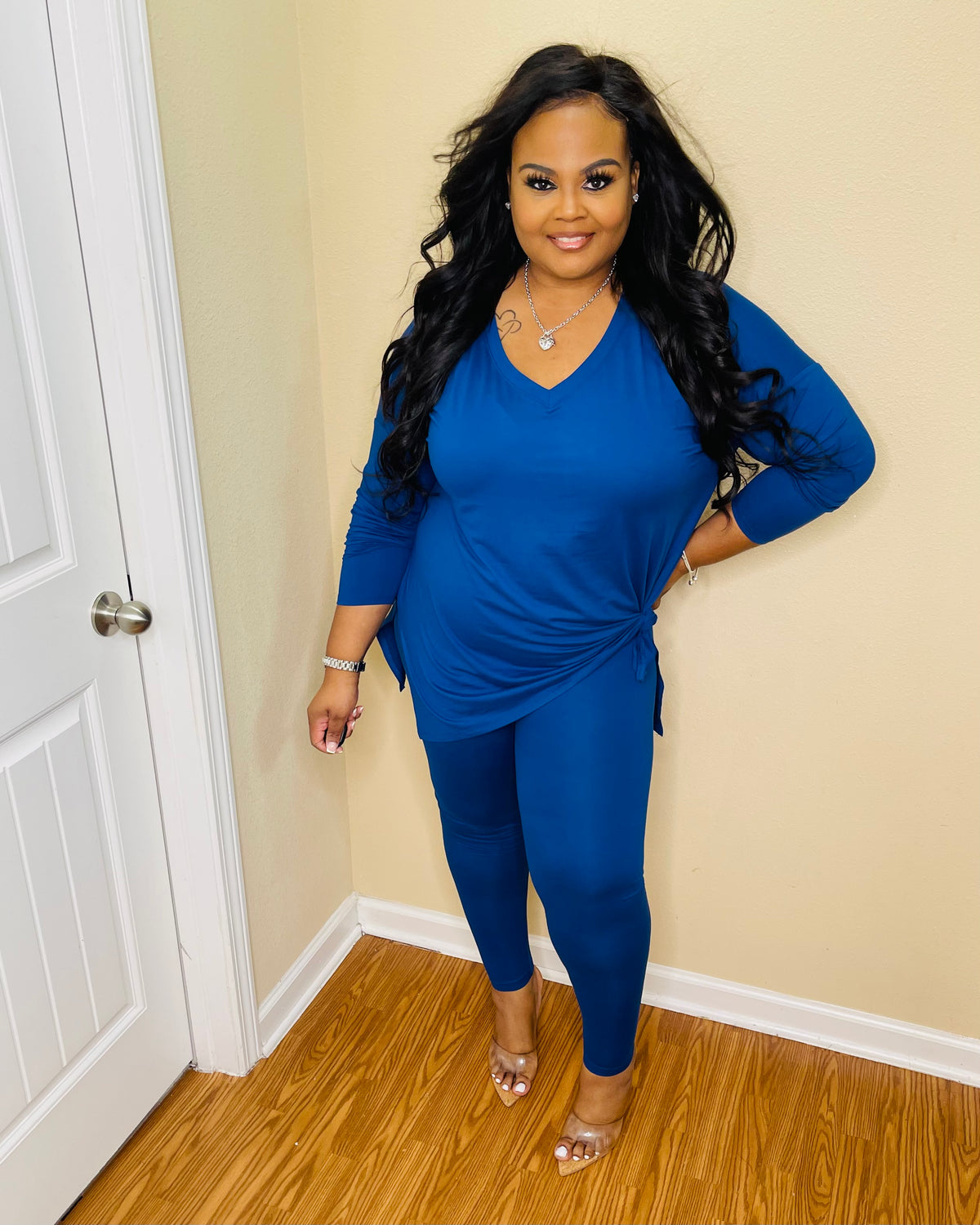 Lt. Navy V-Neck Plus Slit Set